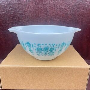 Vintage Pyrex Amish “Butterprint” Cinderella Mixing Bowl (441 1-1/2 PT)